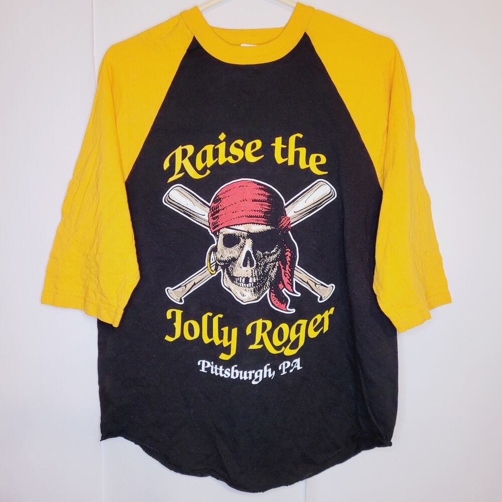 Jolly Roger raglan sleeve black and gold tshirt Size Med Pirate Retro Casual
